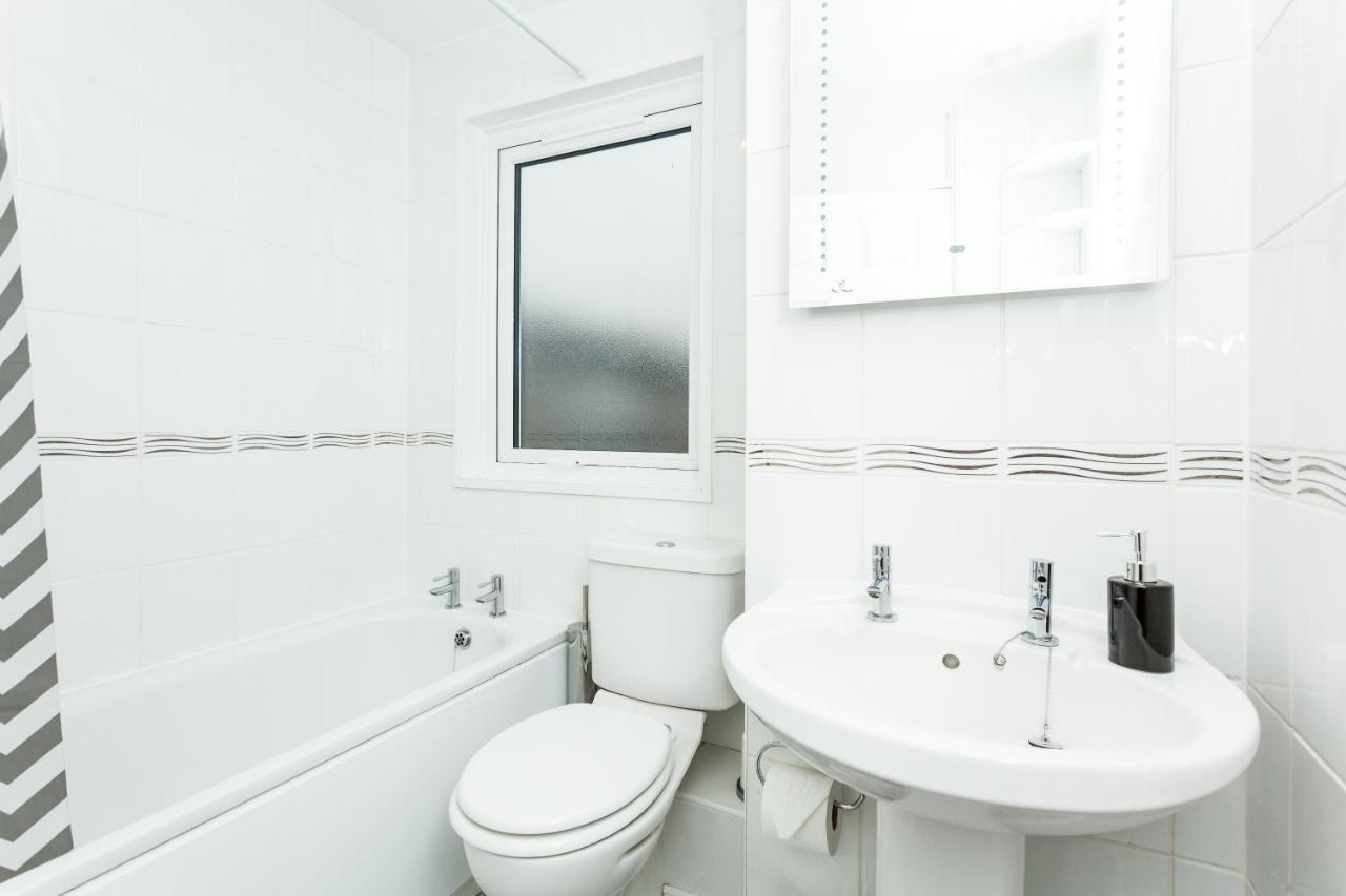 Gatwick Place - 4 Bed 2 Bath Self Contained House With Private Garden Χόρλι Εξωτερικό φωτογραφία
