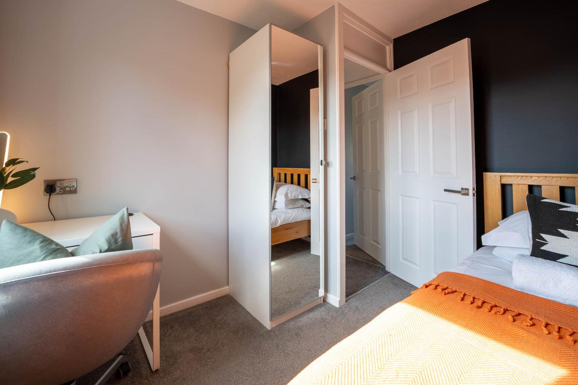 Gatwick Place - 4 Bed 2 Bath Self Contained House With Private Garden Χόρλι Εξωτερικό φωτογραφία
