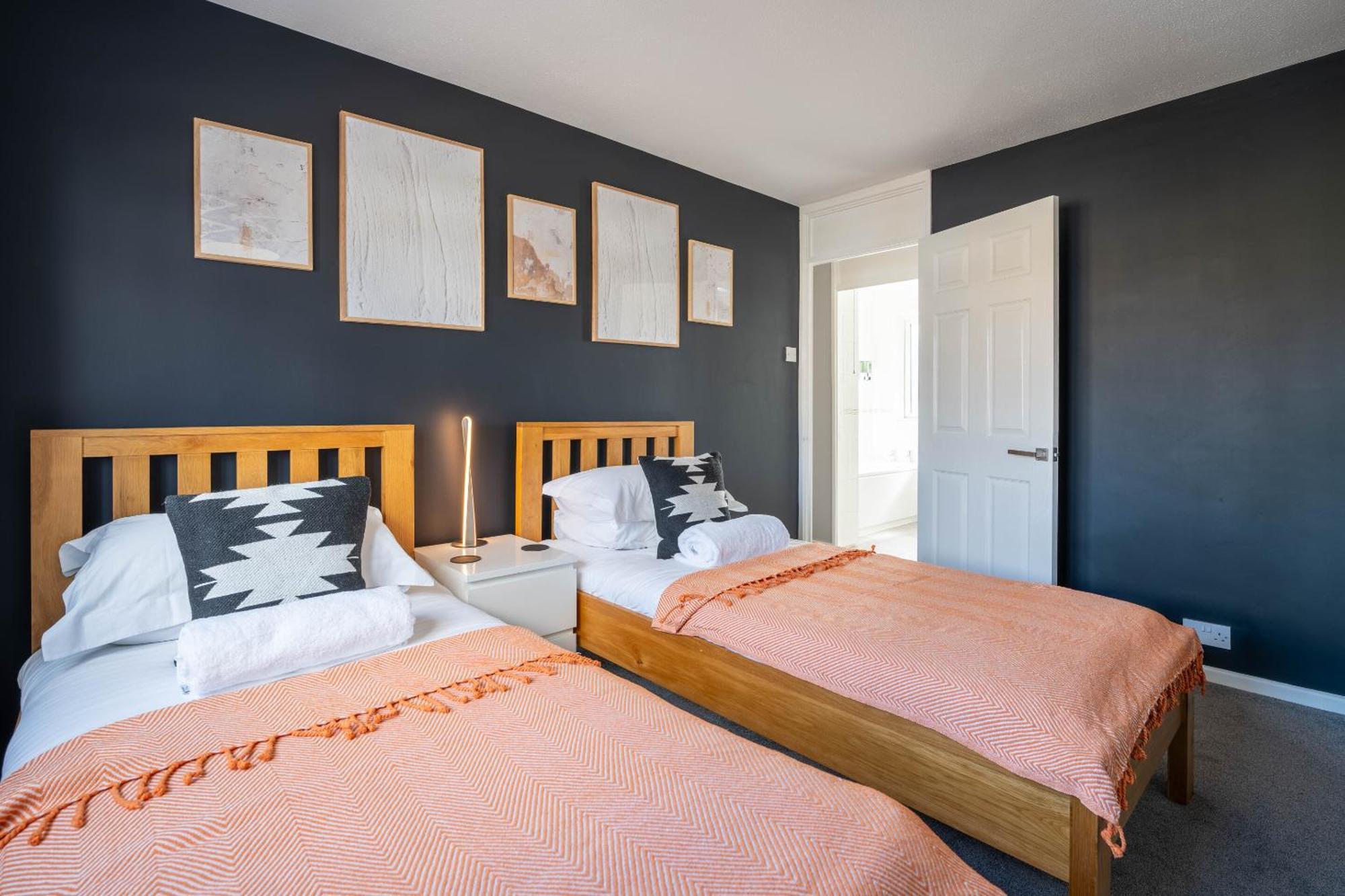Gatwick Place - 4 Bed 2 Bath Self Contained House With Private Garden Χόρλι Εξωτερικό φωτογραφία
