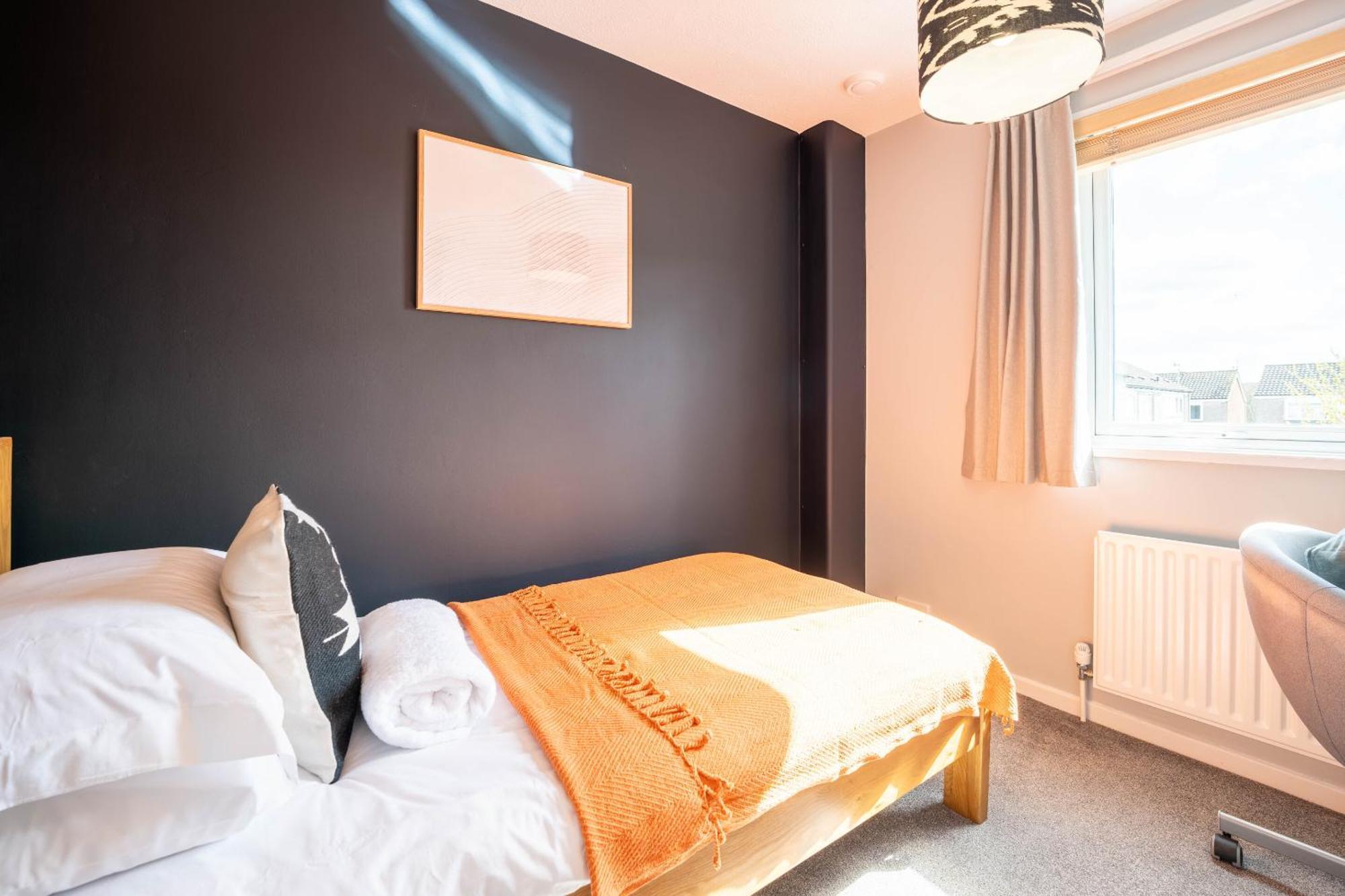 Gatwick Place - 4 Bed 2 Bath Self Contained House With Private Garden Χόρλι Εξωτερικό φωτογραφία
