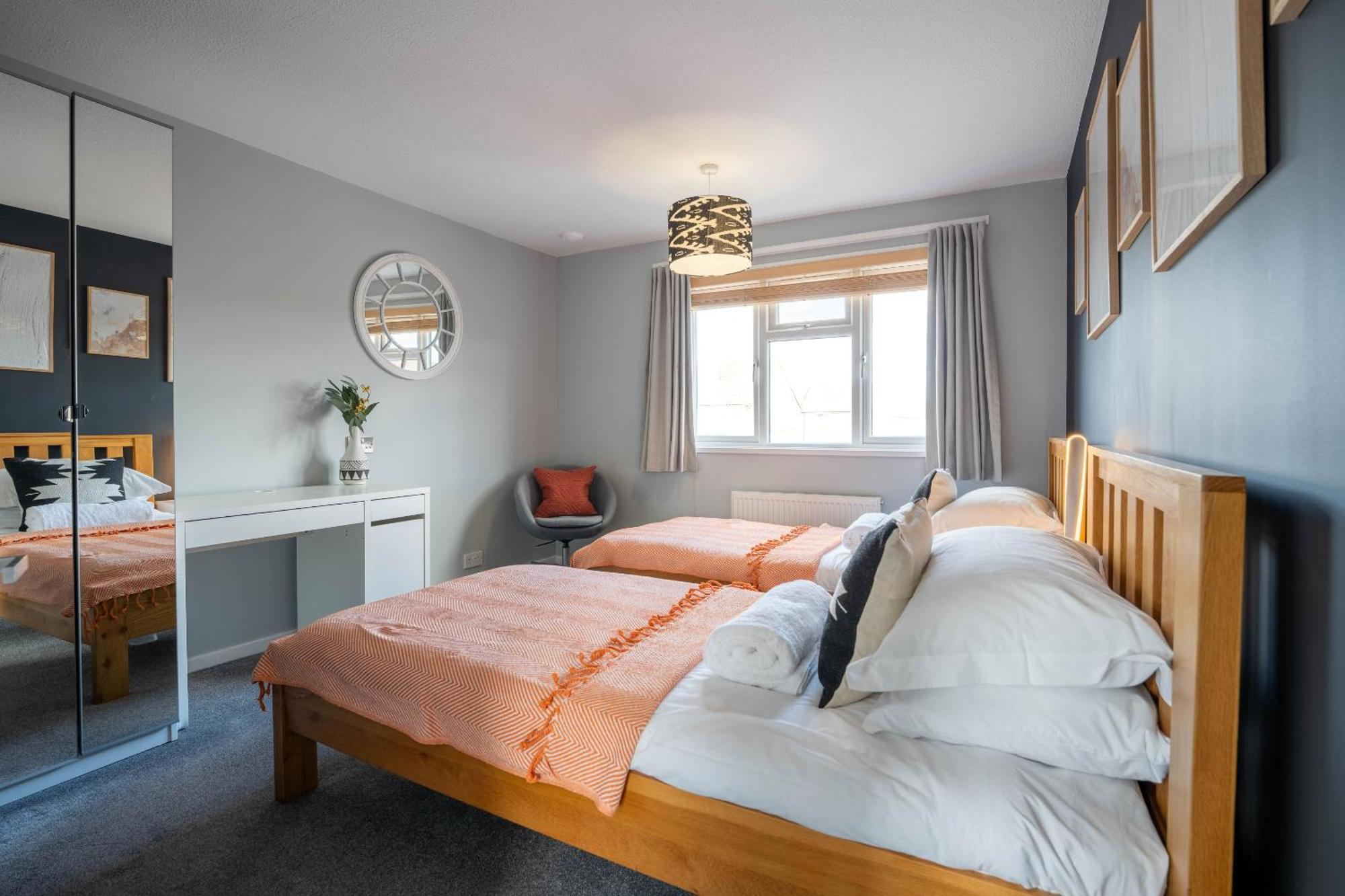 Gatwick Place - 4 Bed 2 Bath Self Contained House With Private Garden Χόρλι Εξωτερικό φωτογραφία